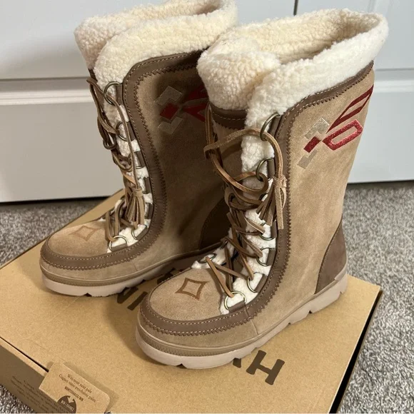 Manitobah Anakwa Tall Mukluk in Oak / Chene | Size 8 - Picture 4 of 8